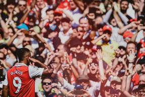 洛杉矶湖人训练开放日；国际比赛日防线松动引欢呼；德国杯在即；资深球员宣示担当(洛杉矶湖人队球馆)