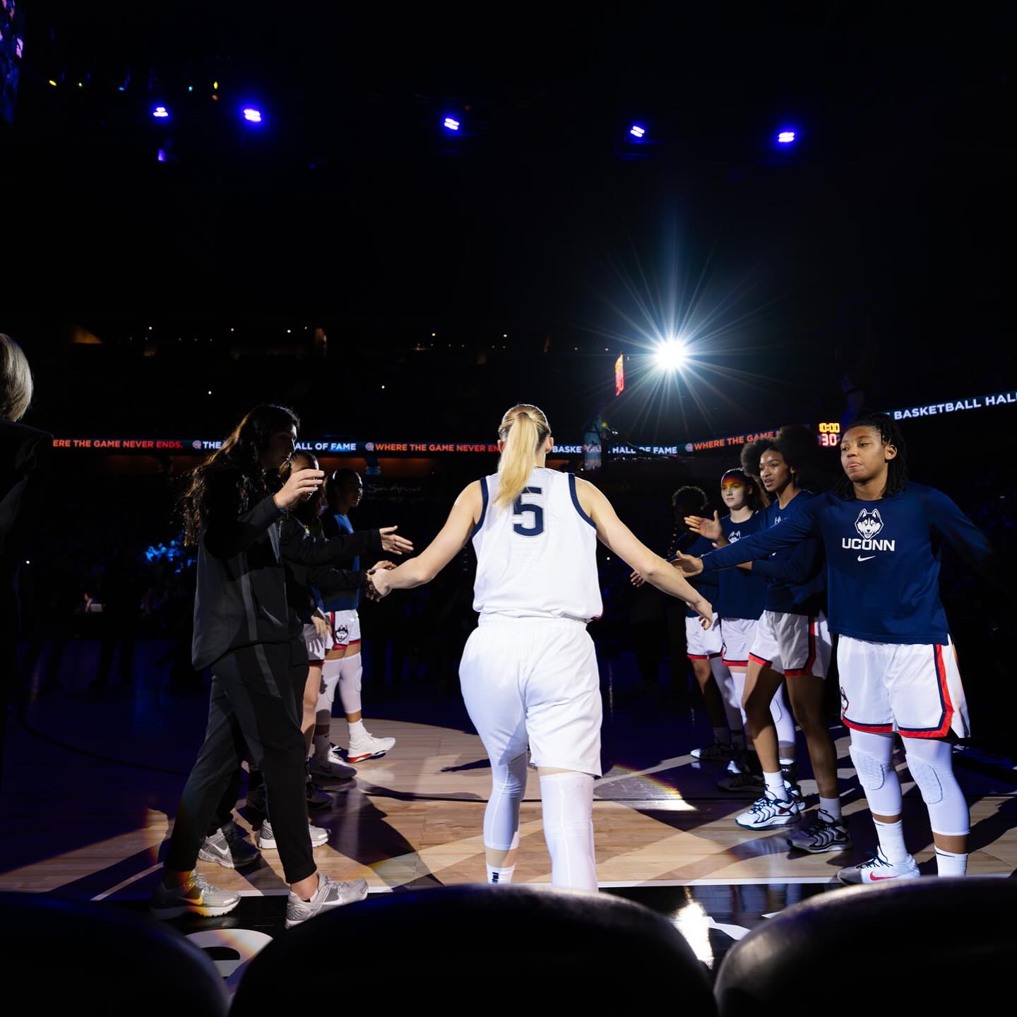 包含洛杉矶湖人今晨内部沟通;志在全明星赛名次提升;赛场秩序良好;高层口径保持一致的词条 包含洛杉矶湖人今晨内部沟通;志在全明星赛名次提升;赛场秩序良好;高层口径保持一致的词条